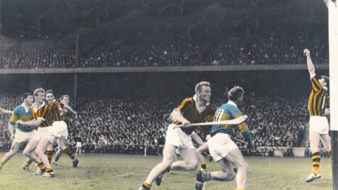 Ollie Walsh catches a high ball in the 1967 All Ireland Final as his backs, Pat Henderson, Pa Dillon and Seamie Cleere give him daylight.