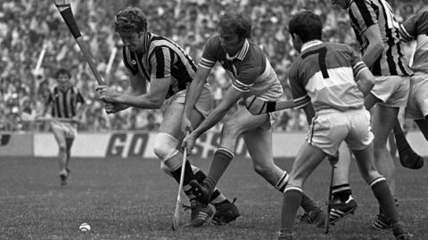 July 1983. Kilkenny's Christy Heffernan compete's for possession with Offaly's Eugene Coughlan as Ger Coughlan (No.7 Offaly) looks on. Leinster Hurling Final, Croke Park. Picture Credit: Ray McManus/SPORTSFILE.
